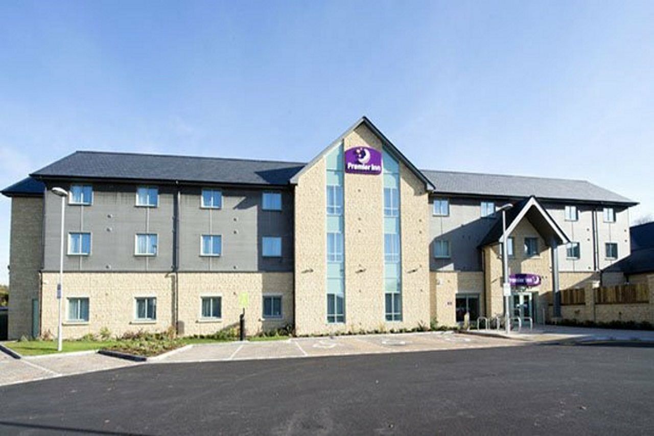 Premier Inn Cirencester Town Centre Экстерьер фото